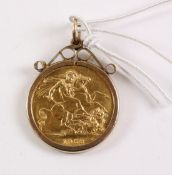 1958 gold sovereign in loose mounted pendant stamped 9ct Condition Report <a