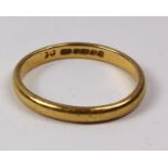 Hallmarked 22ct wedding band approx 2.5gm Condition Report <a href='//www.