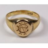 Hallmarked 18ct gold signet ring approx 4.5gm Condition Report <a href='//www.