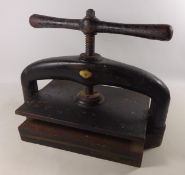 19th / early 20th Century cast iron book press Condition Report <a href='//www.