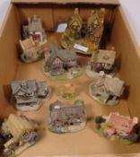 Collection of Lilliput lane and similar cottages in one box Condition Report