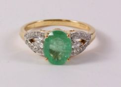 Emerald ring with multi-stone diamond shoulders hallmarked 18ct (emerald approx 1.