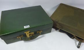 Clothing & Accessories - Early 20th Century leather travel case with green interior,