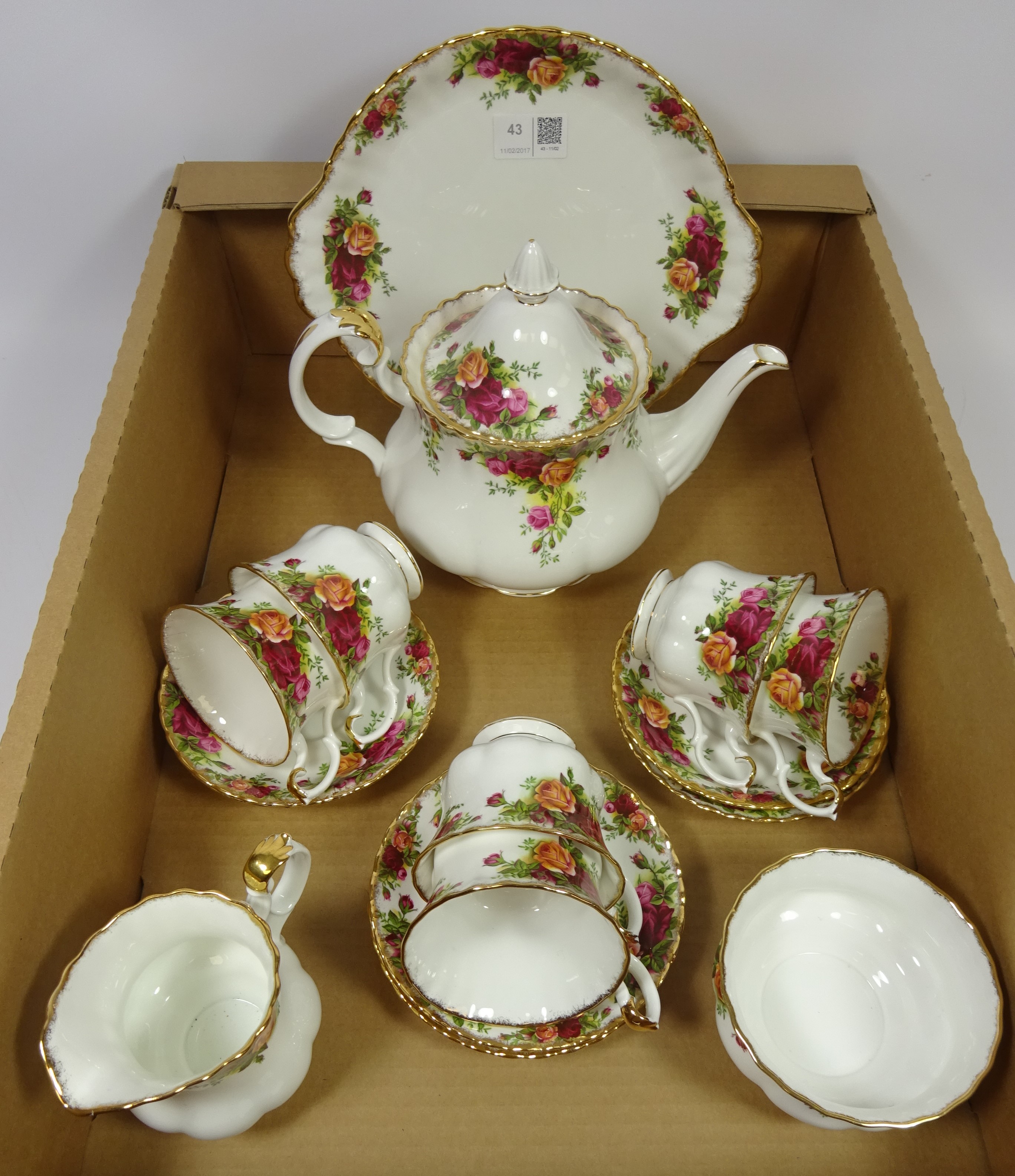 Royal Albert 'Country Roses' six place tea service Condition Report <a