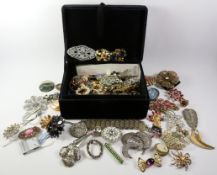 Collection of costume jewellery, brooches,