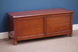 Stained wood panelled blanket box, W124cm Condition Report <a href='//www.