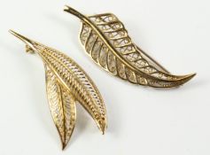 Two gold filigree leaf brooches hallmarked 9ct approx.