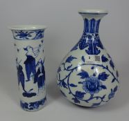 Chinese blue and white mallet shaped vase and a 19th/ early 20th Century Chinese Kangxi style