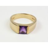 9ct gold ring set with an amethyst hallmarked Condition Report <a href='//www.