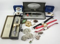 Jewellery stamped silver, 925 and costume jewellery, Parker pens,