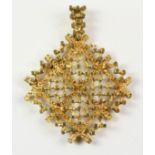 Gold criss-cross openwork pendant hallmarked 9ct approx 5.