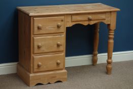 Pine single pedestal desk/dressing table, four drawers, W102cm, H74cm,