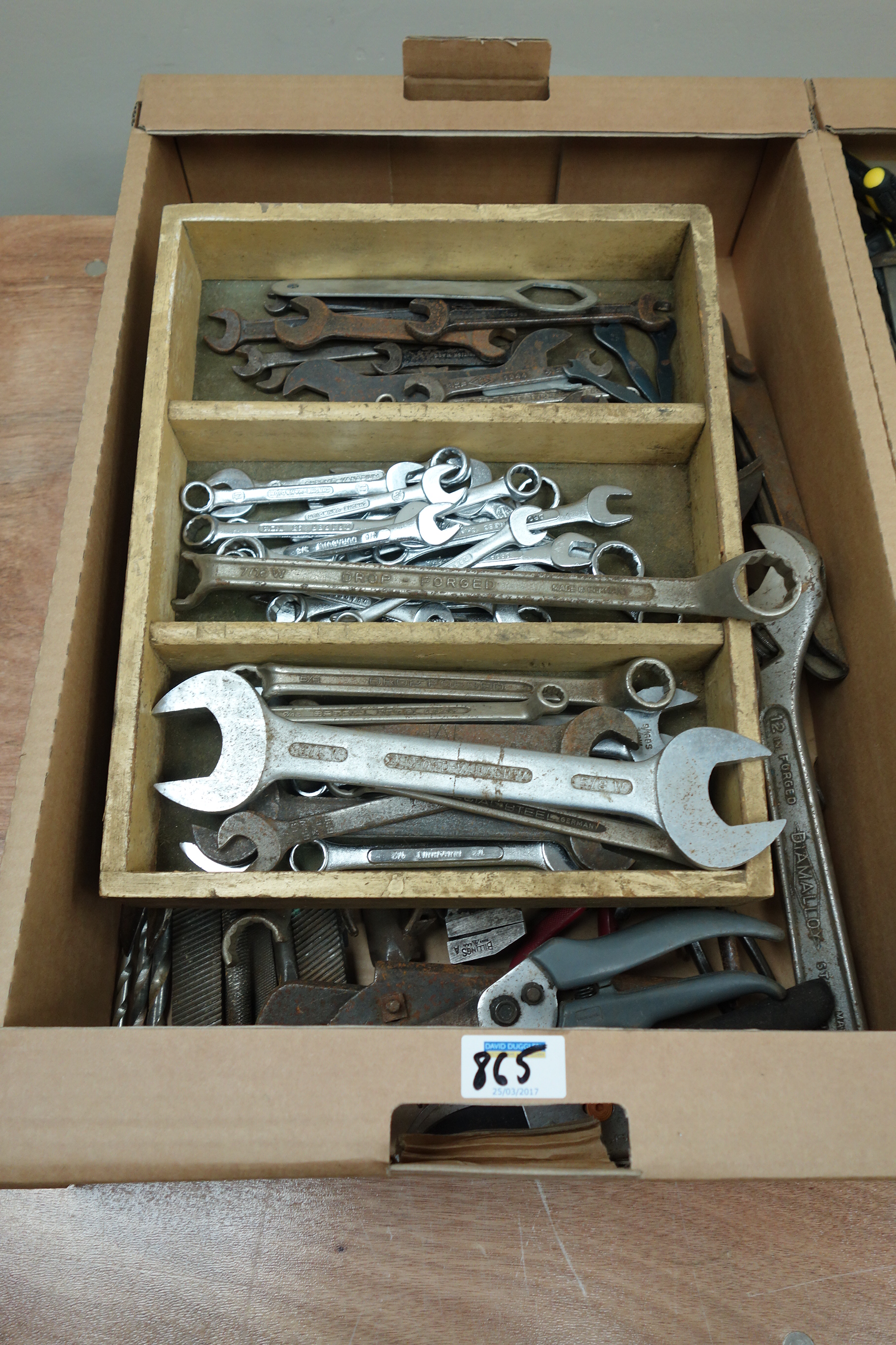 Quantity of various tools and accessories including - handsaws, chisels, hammers, planes, spanners, - Bild 2 aus 5