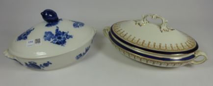 Royal Copenhagen tureen decorated with blue flowers No.