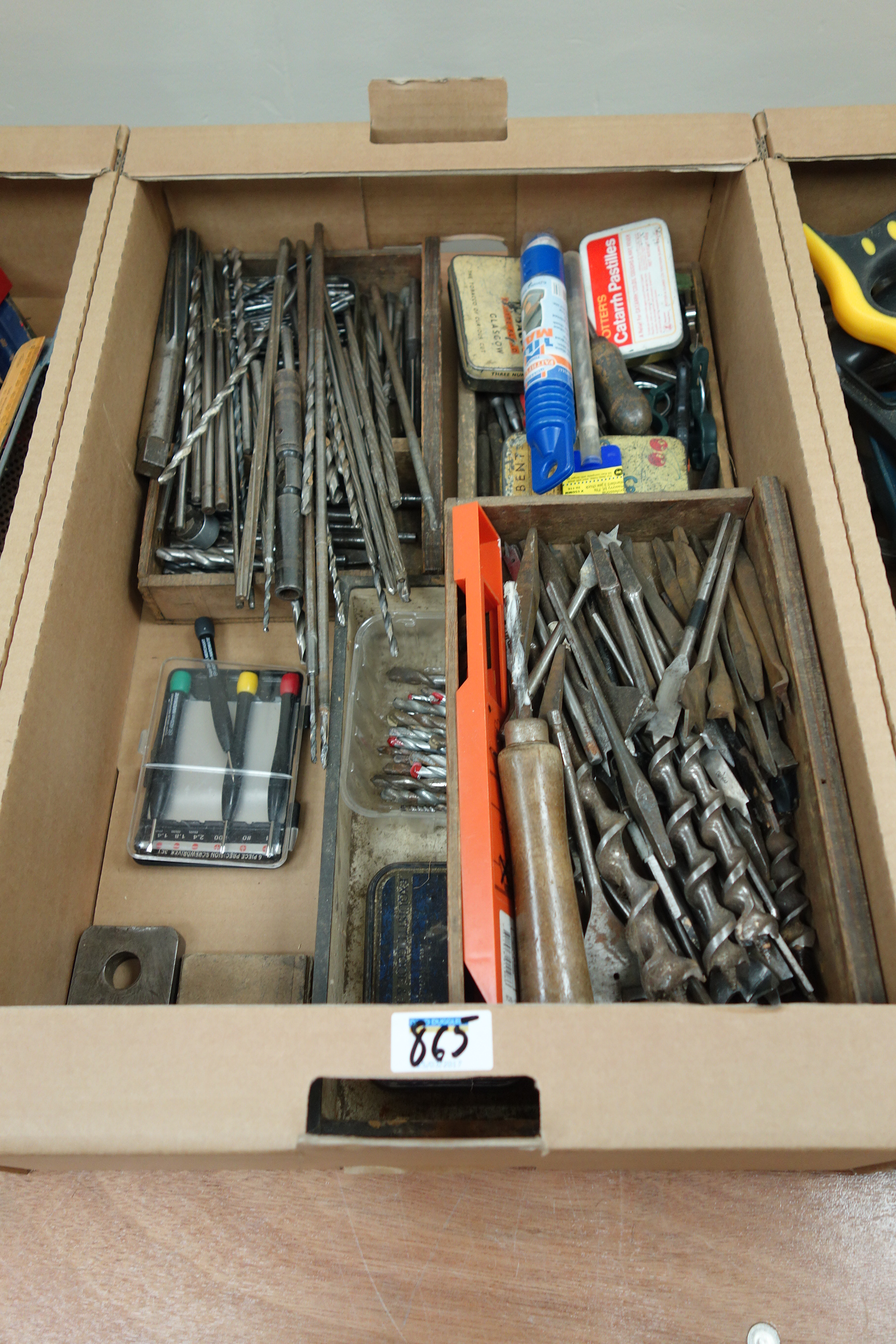 Quantity of various tools and accessories including - handsaws, chisels, hammers, planes, spanners, - Bild 4 aus 5