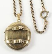 Chain necklace stamped 9c approx 7gm with buckle locket Condition Report <a