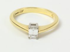 Baguette diamond ring hallmarked 18ct Condition Report excellent stone and