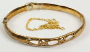 Hinged gold bangle hallmarked 9ct and a chain stamped 375 approx 9.