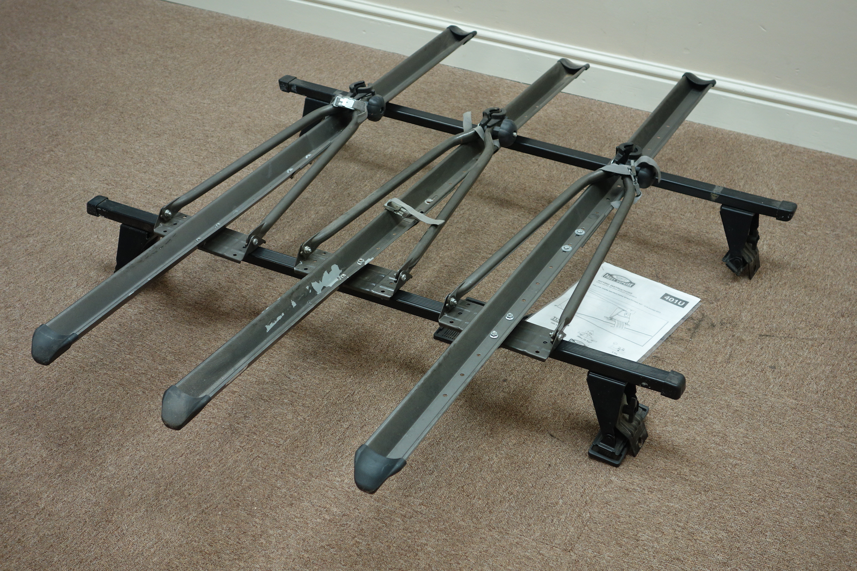 Pair of Hopkirk car roof bars and three bike racks Condition Report <a