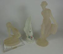 Lladro dove and two figurines (3) Condition Report <a href='//www.davidduggleby.