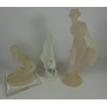 Lladro dove and two figurines (3) Condition Report <a href='//www.davidduggleby.