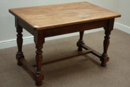 Rectangular medium oak dining table (122cm x 77cm, D76cm),