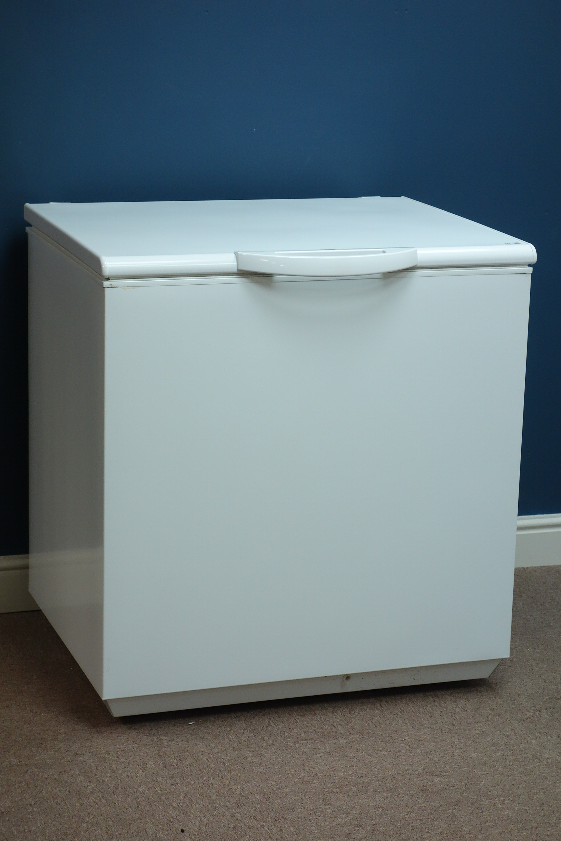 Zanussi ZFC321WB chest freezer, W81cm, H86cm,