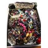 Box of costume jewellery Condition Report <a href='//www.davidduggleby.