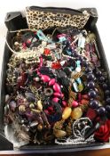 Box of costume jewellery Condition Report <a href='//www.davidduggleby.