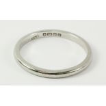 White gold wedding band hallmarked 18ct approx 2.