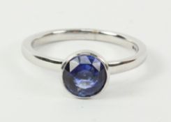 Round sapphire single stone white gold ring,