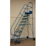 Set 7' 4'' warehouse steps on wheels Condition Report <a href='//www.