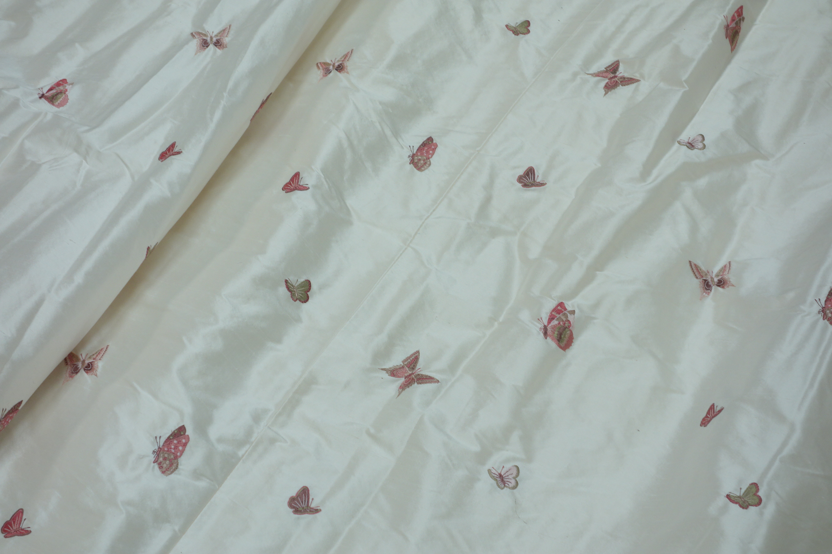 Pair Peter Silk thermal lined silk curtains, decorated with butterflies, W180cm, - Image 2 of 3