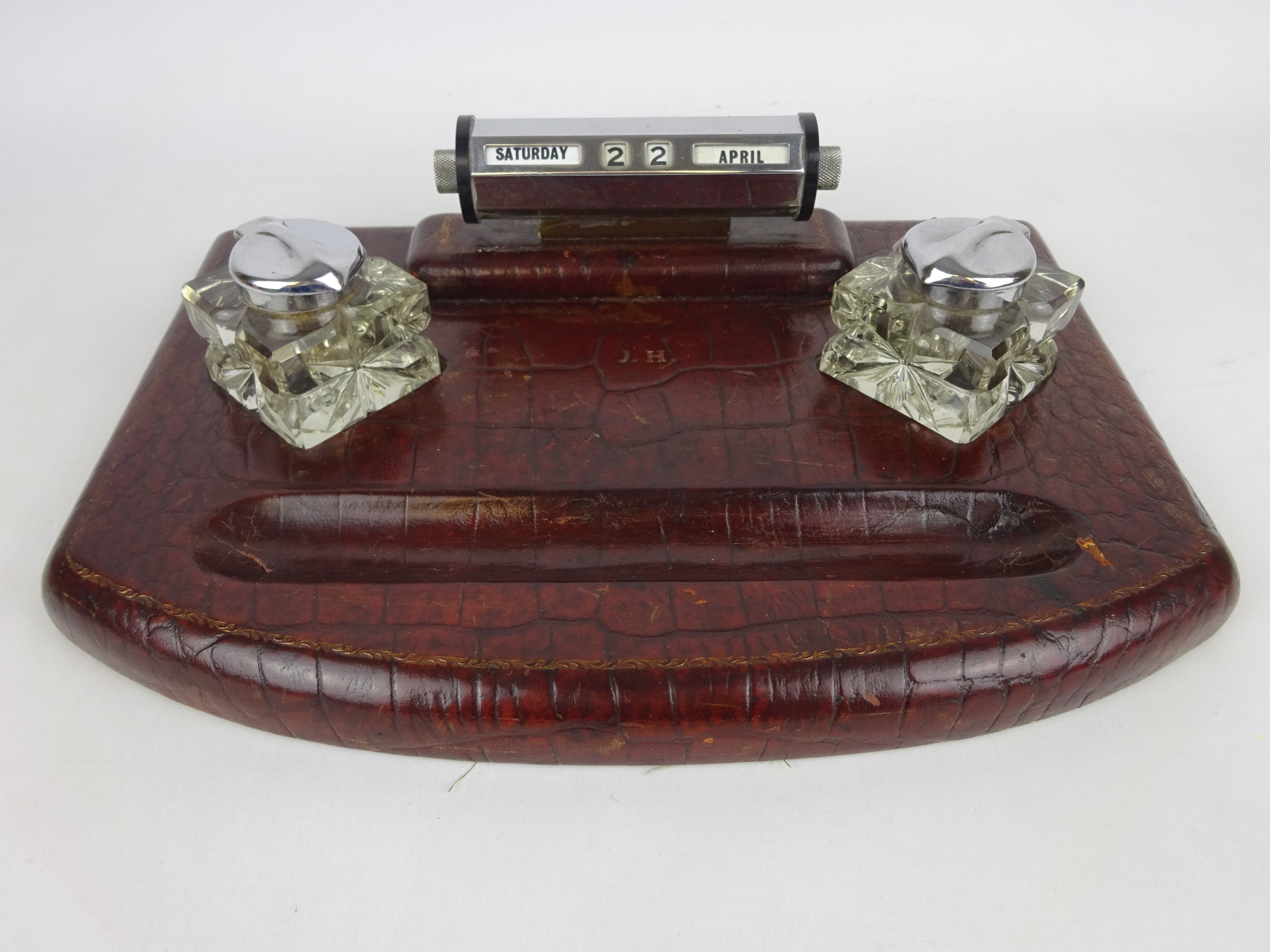 Art Deco leather Crocodile effect desk stand with perpetual calendar Condition Report