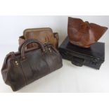 Clothing & Accessories - Vintage leather Gladstone bag,
