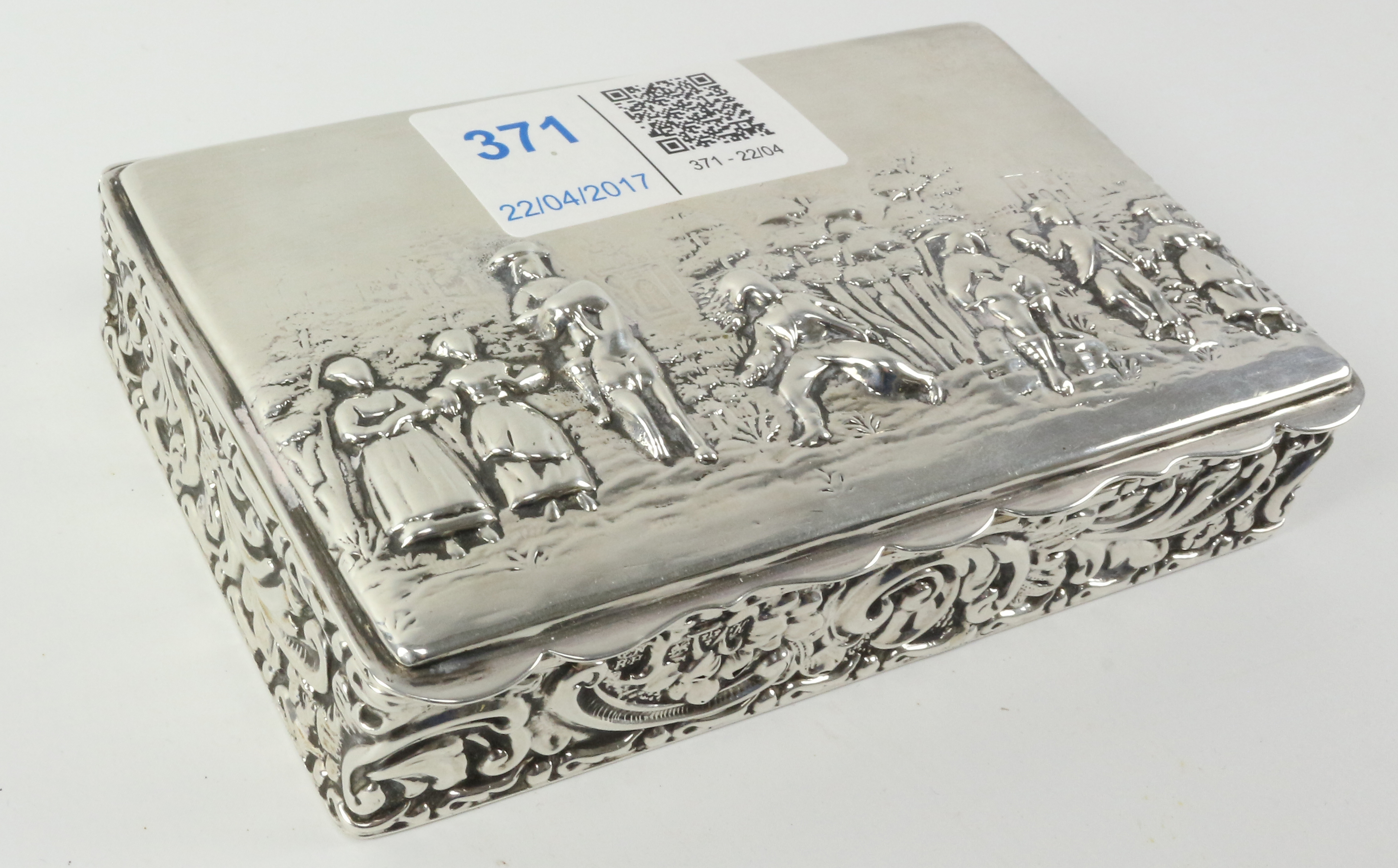 Silver snuff box gilt interior embossed with scrolls and country folk by George Nathan & Ridley