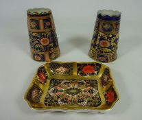 Royal Crown Derby Imari pattern dish and a pair of Wilton Ware Imari pattern pots H8.