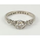 Diamond white gold ring with diamond shoulders stamped 18ct plat approx 3.