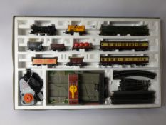 Lima Action Accessory Model Train set with Overhead Gantry Signal & Level Crossing,