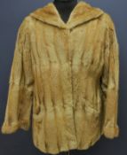 Blonde mink short fur coat - Vintage Clothing Condition Report <a href='//www.