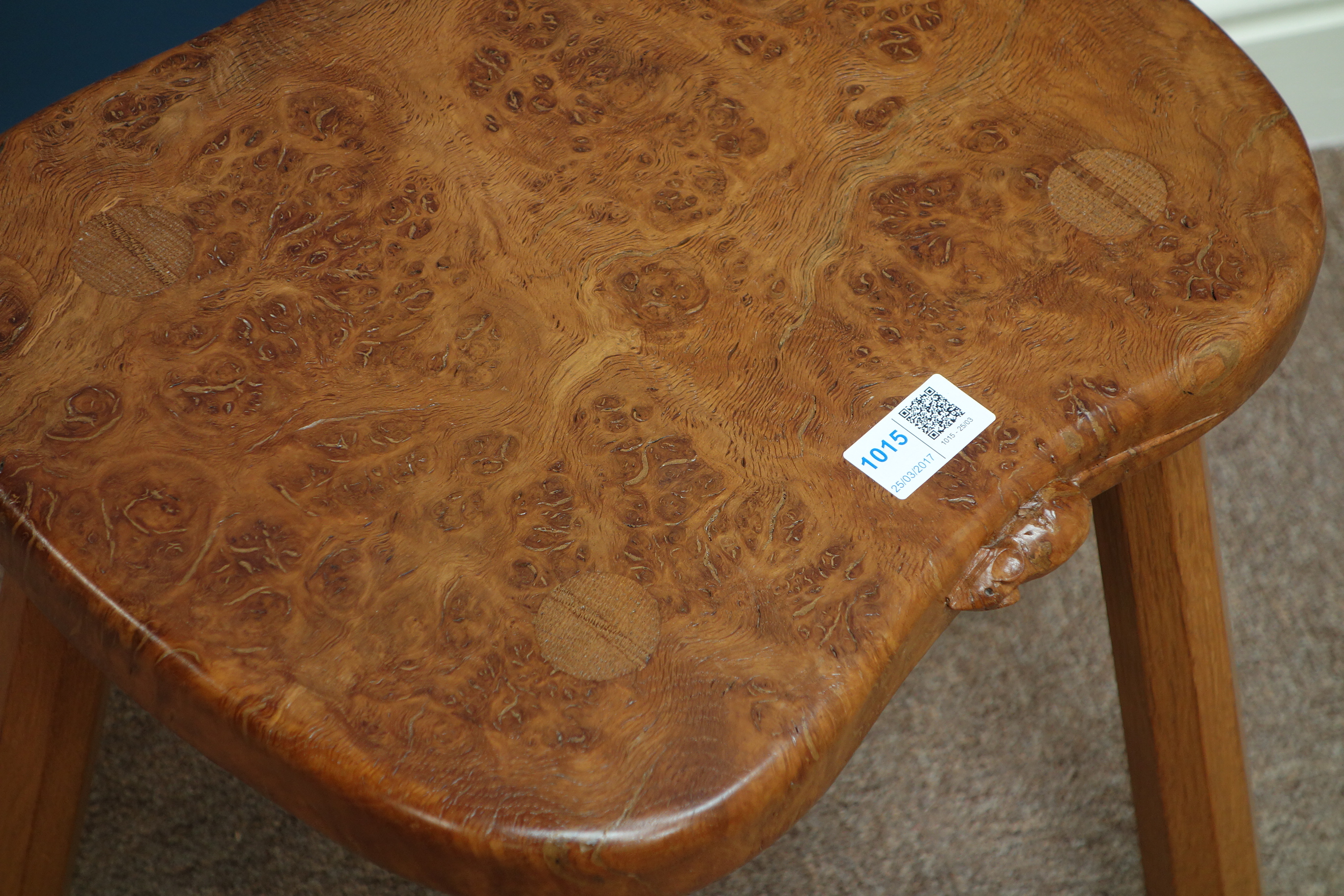 'Mouseman' oak four legged stool with shaped burr oak seat, by Robert Thompson of Kilburn, - Bild 2 aus 2