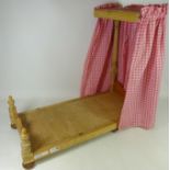 Doll's half-tester bed with gingham drapes Condition Report <a href='//www.