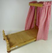 Doll's half-tester bed with gingham drapes Condition Report <a href='//www.