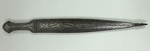 Metal dagger with engraved decoration in sheath Condition Report <a href='//www.