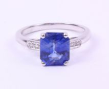 White gold ring set with an emerald cut sapphire of 2.