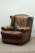 Chesterfield club armchair upholstered in brown leather Condition Report <a
