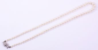 Art Deco period single row graduating cultured pearl necklace with diamond clasp 46cm