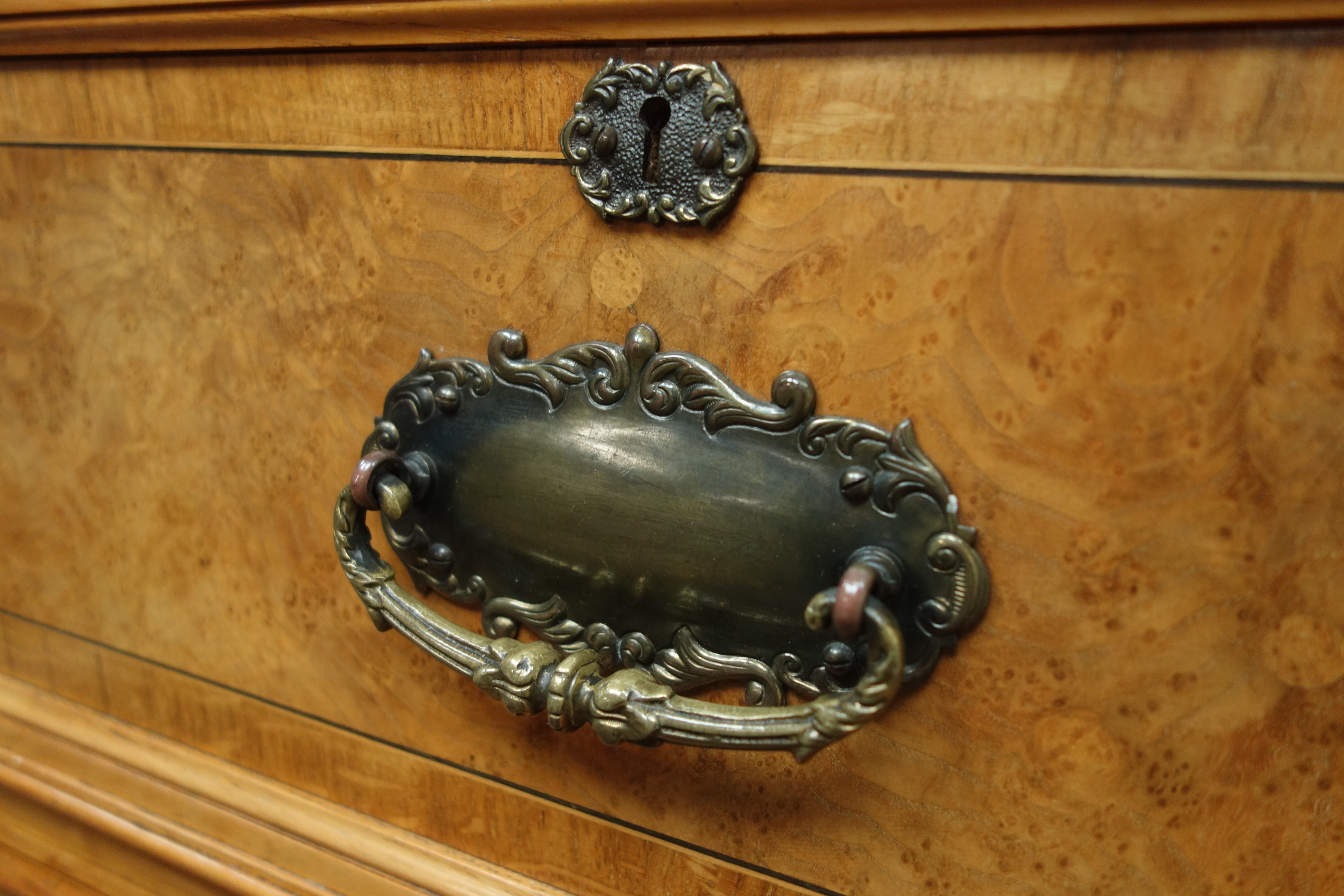 Quality late 19/early 20th century elm and burr elm chest, - Image 2 of 2