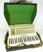 'La Tosca Salerno' Piano accordion in case Condition Report <a href='//www.