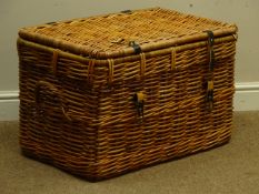 Large wicker trunk with hinged lid and carrying handles (W77cm),